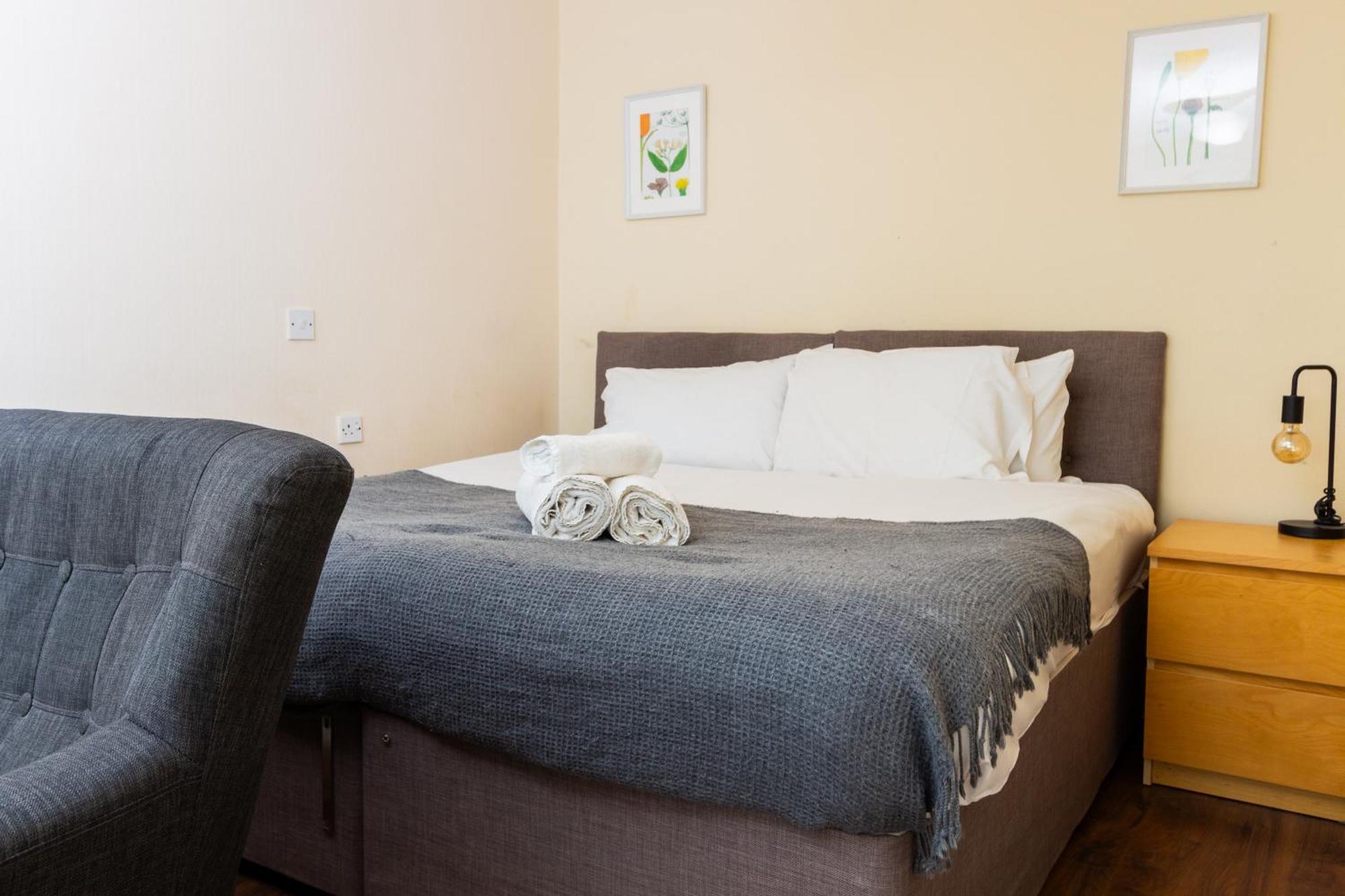 Ferienwohnung Studio In Stretford With Great Transport Links Manchester Exterior foto